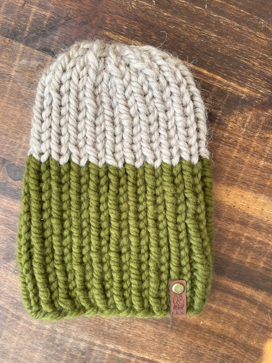 Nohku Beanie in Hunter Green/Grey